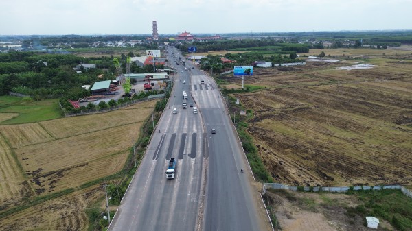 Đã tháo biển báo tốc độ 50 km/giờ ở khu vực trạm thu phí quốc lộ 51