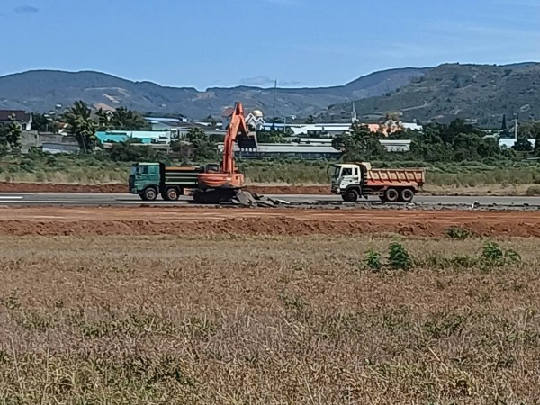 Đại công trường sân bay Liên Khương sau 2 tuần khởi công sửa chữa, nâng cấp