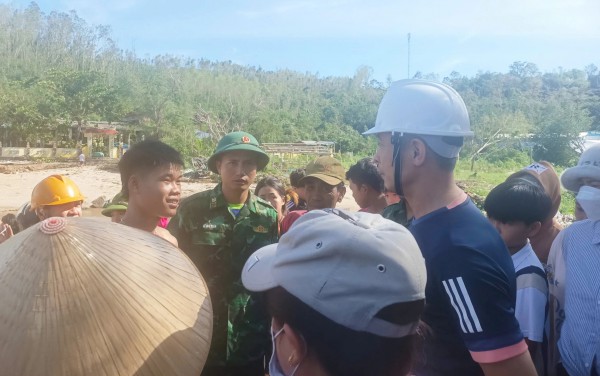 Đắk Lắk: Cứu sống 2 thuyền viên bị lật tàu trên biển Đắk Lắk: Cứu sống 2 thuyền viên bị lật tàu trên biển