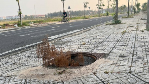 Đắk Lắk: Hàng loạt nắp cống bị trộm, gây nguy hiểm