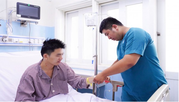 Đang chơi cầu lông, chàng trai 32 tuổi ở TP.HCM đột ngột ngưng tim