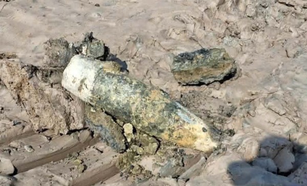 Đào vuông tôm ở Cà Mau, phát hiện đầu đạn pháo 25 kg chưa nổ