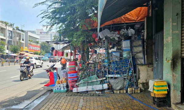 Để vỉa hè, lòng đường ở TP.HCM không bị 'nuốt chửng' Để vỉa hè, lòng đường ở TP.HCM không bị 'nuốt chửng'