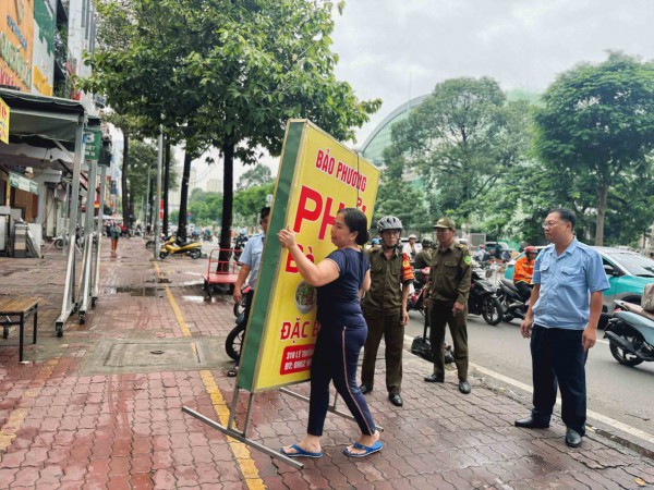 Để vỉa hè, lòng đường ở TP.HCM không bị 'nuốt chửng': Công an vào cuộc Để vỉa hè, lòng đường ở TP.HCM không bị 'nuốt chửng': Công an vào cuộc