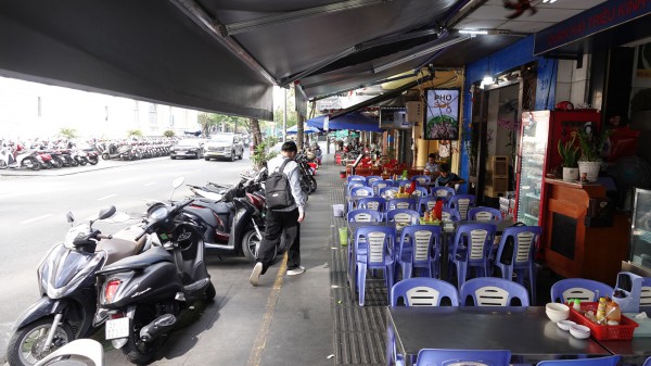 Để vỉa hè, lòng đường ở TP.HCM không bị “nuốt chửng”: Xử lý nghiêm minh, thấu tình Để vỉa hè, lòng đường ở TP.HCM không bị “nuốt chửng”: Xử lý nghiêm minh, thấu tình