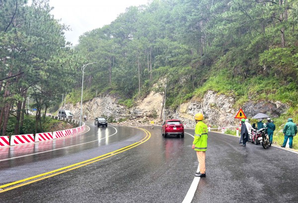 Đề xuất chi 50 tỉ đồng xử lý triệt để sạt lở đèo Prenn