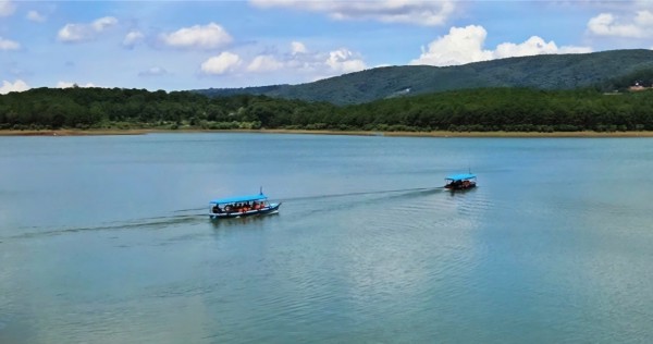 Đề xuất thêm bến thuyền, sân bay trực thăng để du lịch hồ Tuyền Lâm 'cất cánh' Đề xuất thêm bến thuyền, sân bay trực thăng để du lịch hồ Tuyền Lâm 'cất cánh'
