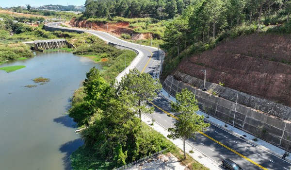 Đề xuất thêm bến thuyền, sân bay trực thăng để du lịch hồ Tuyền Lâm 'cất cánh' Đề xuất thêm bến thuyền, sân bay trực thăng để du lịch hồ Tuyền Lâm 'cất cánh'
