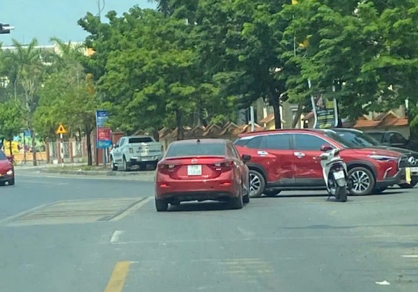 Đèn tín hiệu tê liệt hàng loạt suốt 2 tuần, giao thông Đồng Hới rối loạn