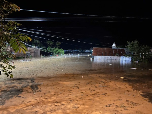 Đi dự tân gia về, một phụ nữ bị nước lũ cuốn tử vong ở Lâm Đồng Đi dự tân gia về, một phụ nữ bị nước lũ cuốn tử vong ở Lâm Đồng