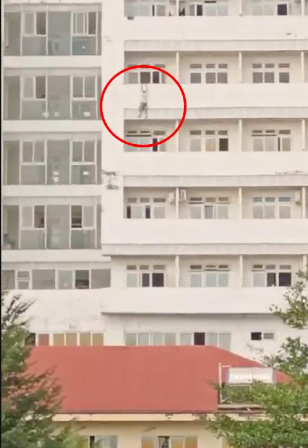 Điều tra vụ người đàn ông rơi từ lầu 8 bệnh viện xuống đất tử vong