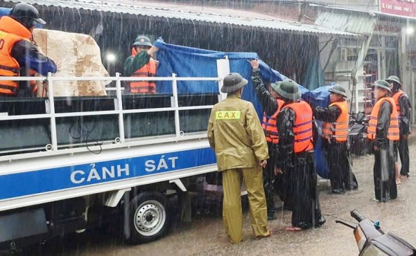 Điều xe đặc chủng lên vùng cao Đà Nẵng ứng phó mưa lũ, sạt lở