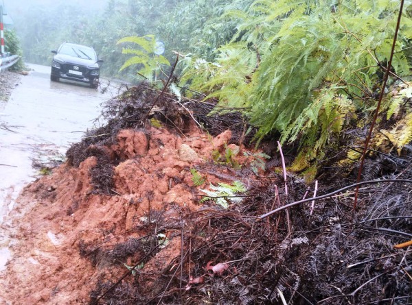 Điều xe đặc chủng lên vùng cao Đà Nẵng ứng phó mưa lũ, sạt lở