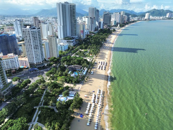 Đình chỉ quán bar có nhân viên dọa đánh du khách nước ngoài Đình chỉ quán bar có nhân viên dọa đánh du khách nước ngoài