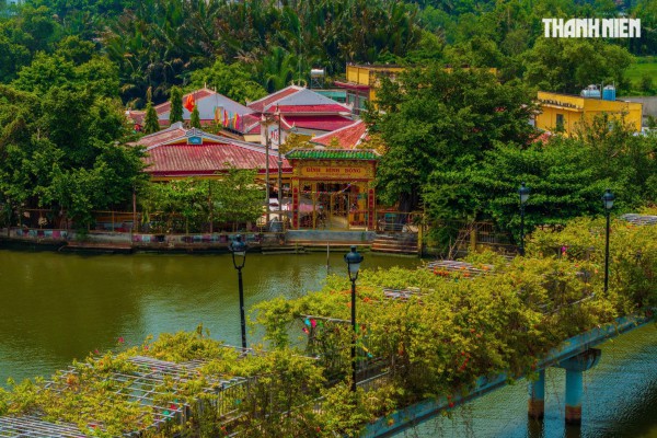 Đình cổ hơn 150 năm 'giữa dòng kênh' độc bản ở TP.HCM, được vua ban sắc phong