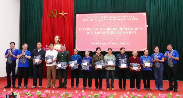 Đoàn cán bộ tuyên giáo, phóng viên TP.HCM thăm các địa chỉ đỏ báo chí cách mạng Đoàn cán bộ tuyên giáo, phóng viên TP.HCM thăm các địa chỉ đỏ báo chí cách mạng