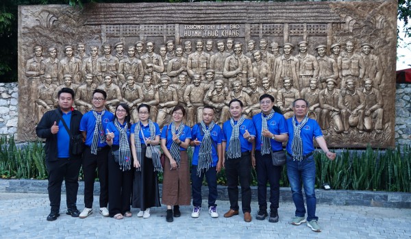 Đoàn cán bộ tuyên giáo, phóng viên TP.HCM thăm các địa chỉ đỏ báo chí cách mạng Đoàn cán bộ tuyên giáo, phóng viên TP.HCM thăm các địa chỉ đỏ báo chí cách mạng