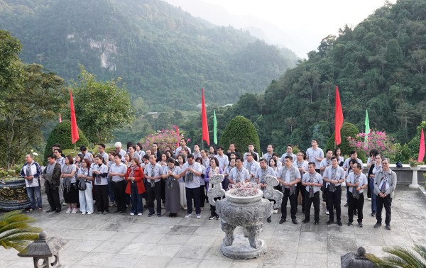 Đoàn tuyên giáo, báo chí TP.HCM tặng quà 2 xã biên giới của tỉnh Cao Bằng