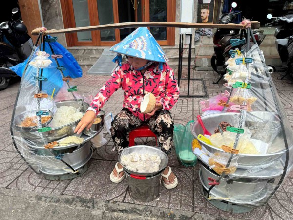 Đời chợ ở TP.HCM: Chợ xưa chưa xa, người xưa còn đó Đời chợ ở TP.HCM: Chợ xưa chưa xa, người xưa còn đó