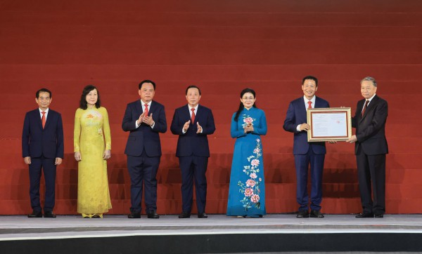 Đón nhận Nghị quyết thành lập thành phố Đồng Nai