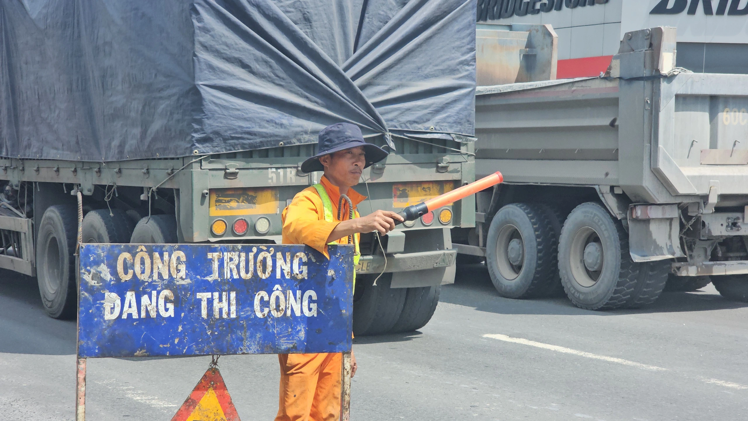 Đồng Nai: Chờ vốn sửa chữa QL51, ô tô ám ảnh vượt ‘ma trận’ ổ gà