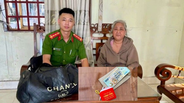 Đồng Nai: Công an giúp người phụ nữ tìm lại túi xách chứa gần 1 cây vàng Đồng Nai: Công an giúp người phụ nữ tìm lại túi xách chứa gần 1 cây vàng
