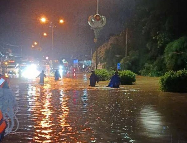 Đồng Nai: Kịp thời giải cứu 3 người dân bị nước cuốn trôi