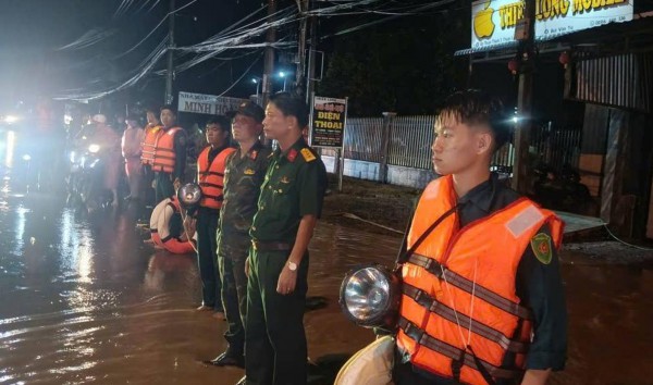 Đồng Nai: Kịp thời giải cứu 3 người dân bị nước cuốn trôi