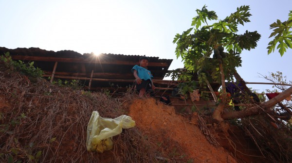 Đồng Nai: Thêm tuyến đường thi công khiến nhà dân chênh vênh bên mép vực sâu