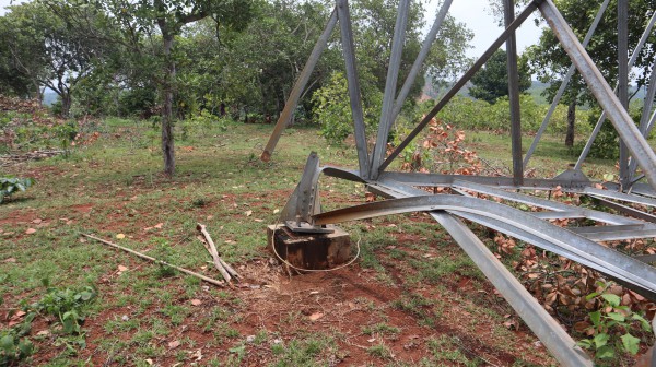 Đồng Nai: Trụ điện 110 kV không có đai ốc ngã đổ gây bất an