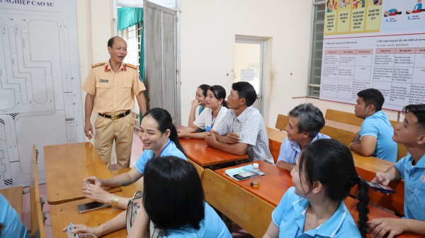 Đồng Nai: Đưa hơn 1.000 thí sinh đến Vĩnh Long thi sát hạch lái xe hạng C Đồng Nai: Đưa hơn 1.000 thí sinh đến Vĩnh Long thi sát hạch lái xe hạng C