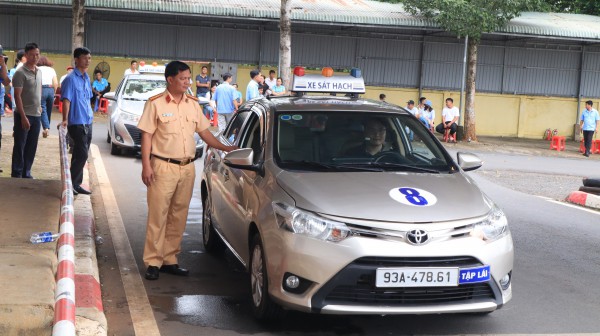 Đồng Nai: Đưa hơn 1.000 thí sinh đến Vĩnh Long thi sát hạch lái xe hạng C Đồng Nai: Đưa hơn 1.000 thí sinh đến Vĩnh Long thi sát hạch lái xe hạng C