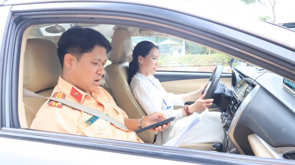 Đồng Nai: Đưa hơn 1.000 thí sinh đến Vĩnh Long thi sát hạch lái xe hạng C Đồng Nai: Đưa hơn 1.000 thí sinh đến Vĩnh Long thi sát hạch lái xe hạng C