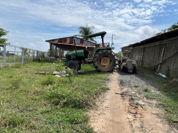 Đồng Tháp: Bị cản không cho đưa máy móc vô ruộng thu hoạch lúa, người dân cầu cứu Đồng Tháp: Bị cản không cho đưa máy móc vô ruộng thu hoạch lúa, người dân cầu cứu