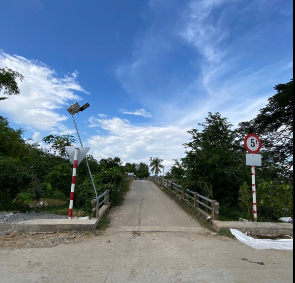 Đồng Tháp: Bị cản không cho đưa máy móc vô ruộng thu hoạch lúa, người dân cầu cứu Đồng Tháp: Bị cản không cho đưa máy móc vô ruộng thu hoạch lúa, người dân cầu cứu