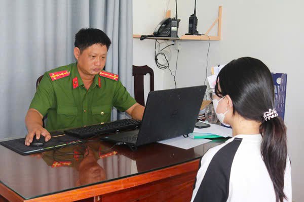 Đồng Tháp: Giải cứu cô gái 23 tuổi bị lừa sang Campuchia Đồng Tháp: Giải cứu cô gái 23 tuổi bị lừa sang Campuchia