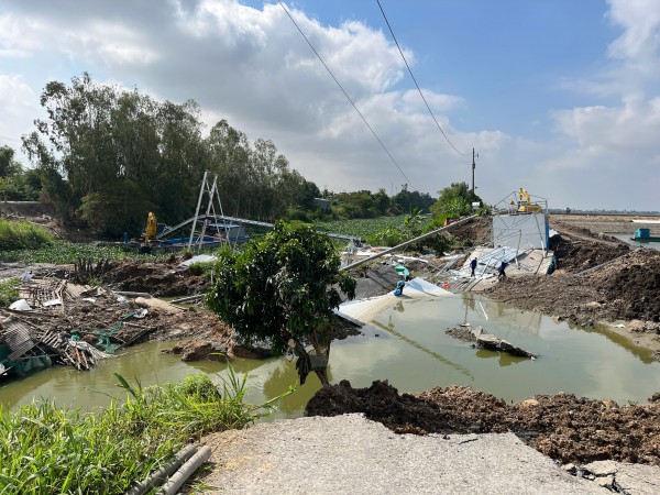 Đồng Tháp: Sạt lở ao cá tra, thiệt hại hơn 7,5 tỉ đồng