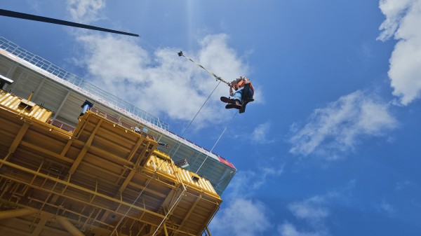 Đu dây lên nhà giàn DK1: Trải nghiệm không quên giữa trùng khơi