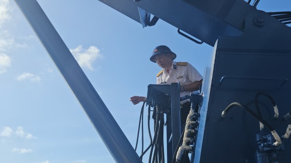 Đu dây lên nhà giàn DK1: Trải nghiệm không quên giữa trùng khơi