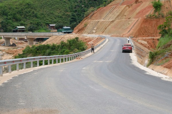 Đường ĐT722 hoàn thành, mở lối ngắn nhất từ Đà Lạt lên Buôn Ma Thuột