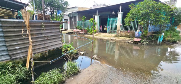 Đường số 2 xã Tân Vĩnh Lộc, dân khốn khổ vì nước ngập triền miên Đường số 2 xã Tân Vĩnh Lộc, dân khốn khổ vì nước ngập triền miên