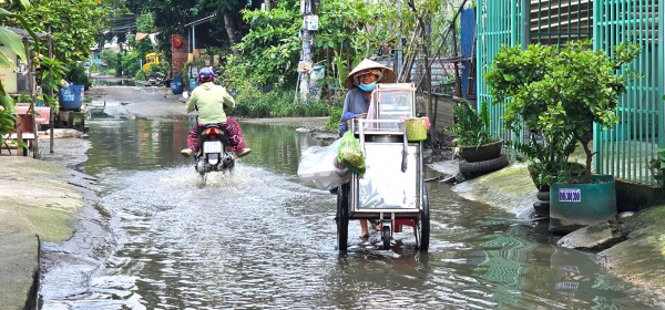 Đường số 2 xã Tân Vĩnh Lộc, dân khốn khổ vì nước ngập triền miên Đường số 2 xã Tân Vĩnh Lộc, dân khốn khổ vì nước ngập triền miên