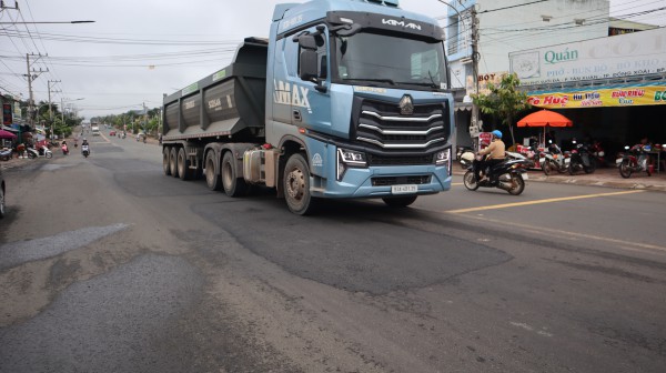 'Đường tránh' Đồng Xoài được sửa chữa sau phản ánh của Báo Thanh Niên 'Đường tránh' Đồng Xoài được sửa chữa sau phản ánh của Báo Thanh Niên