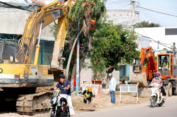 Đường ven biển Mũi Né thi công chậm gây xấu xí, nhếch nhác Đường ven biển Mũi Né thi công chậm gây xấu xí, nhếch nhác