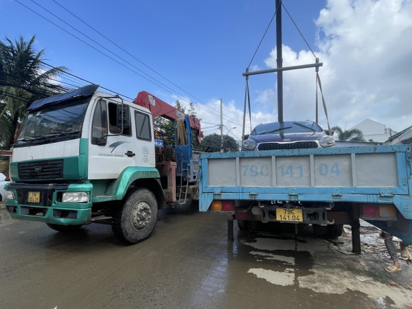 Ô tô hỏng sau lũ, hãng sửa xe ở Nha Trang hẹn khách 'ra tết lấy'