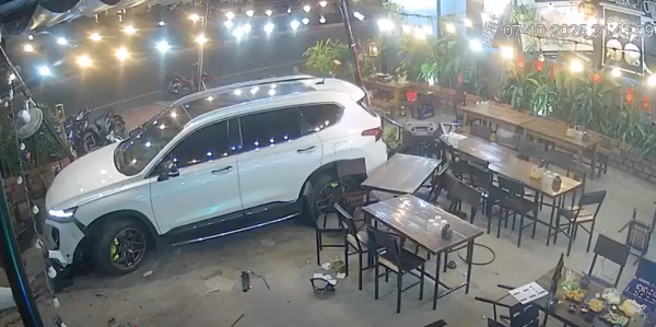 Ô tô lao vào quán nhậu ở Gia Lai, ít nhất 1 người tử vong