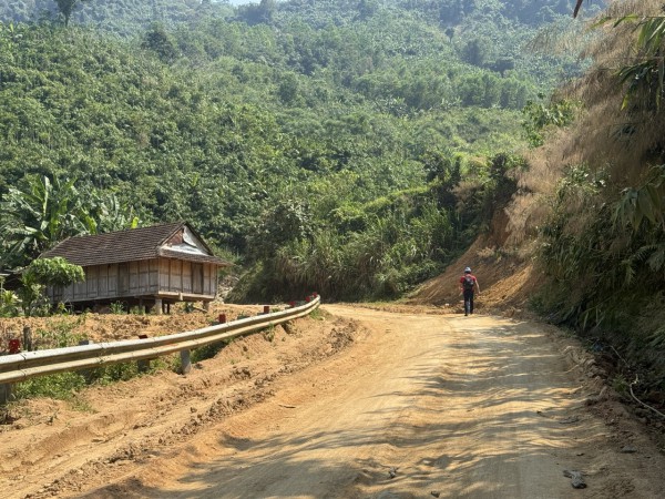 'Ổ voi' dày đặc tỉnh lộ 623 ở Quảng Ngãi: 4 km ám ảnh người đi đường
