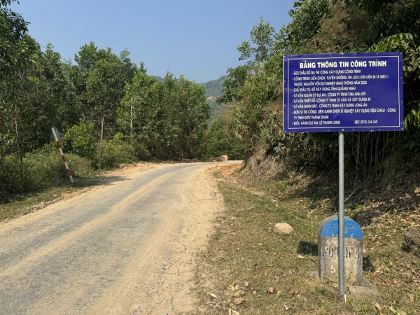 'Ổ voi' dày đặc tỉnh lộ 623 ở Quảng Ngãi: 4 km ám ảnh người đi đường