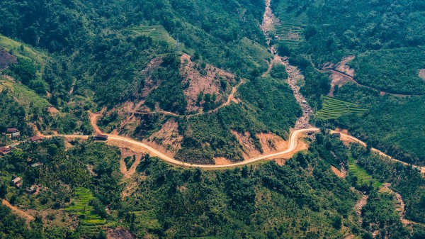 'Ổ voi' dày đặc tỉnh lộ 623 ở Quảng Ngãi: 4 km ám ảnh người đi đường