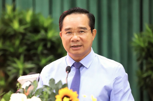 Ông Nguyễn Văn Được: 'Đảng bộ UBND TP.HCM là hàng tiền đạo, không chuyền, chỉ sút' Ông Nguyễn Văn Được: 'Đảng bộ UBND TP.HCM là hàng tiền đạo, không chuyền, chỉ sút'